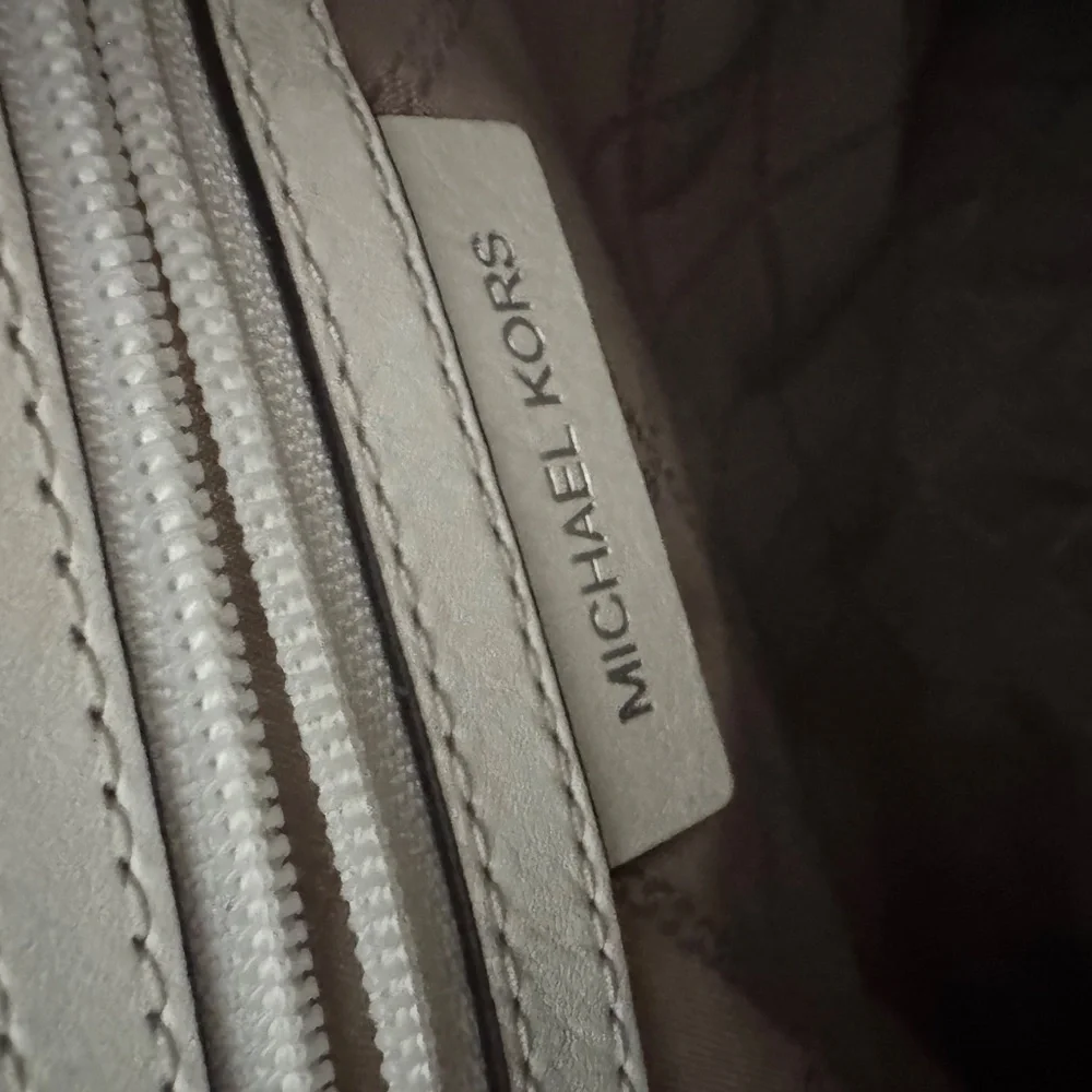 MICHAEL MICHAEL KORS Astor Large Studded Leather Tote Bag - Picture 11 of 13